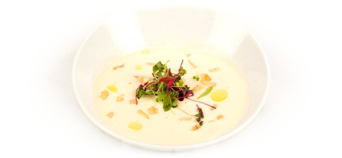 Ajo blanco de piña